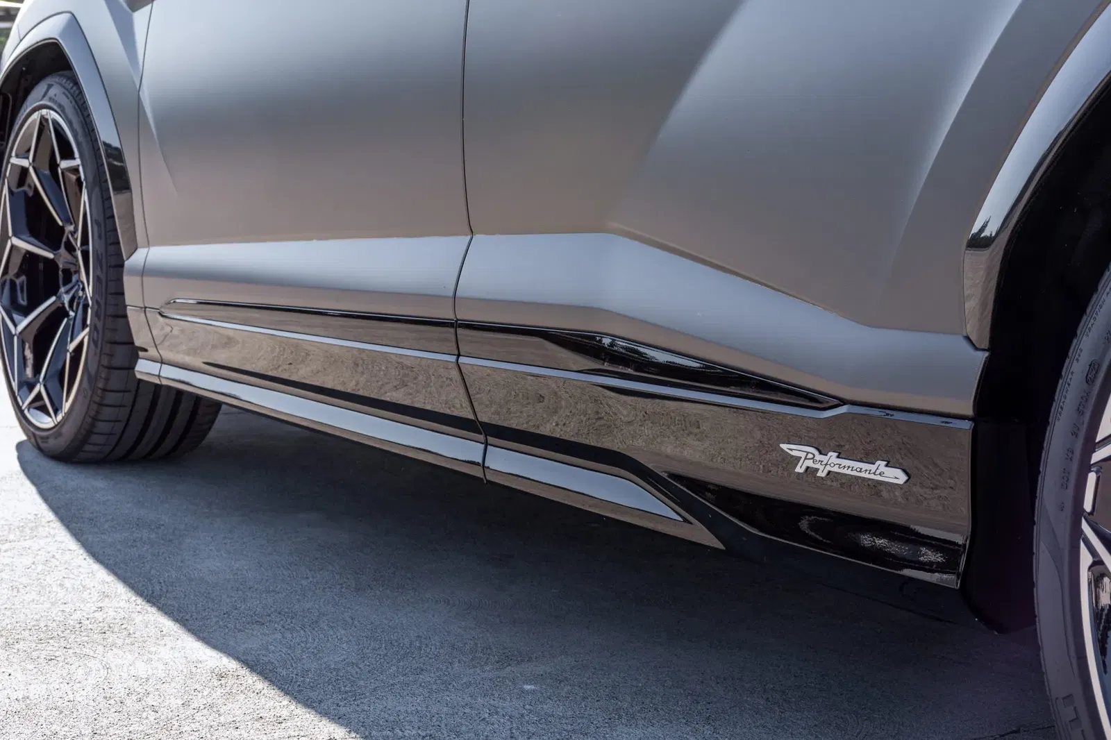2023 Lamborghini Urus Performante