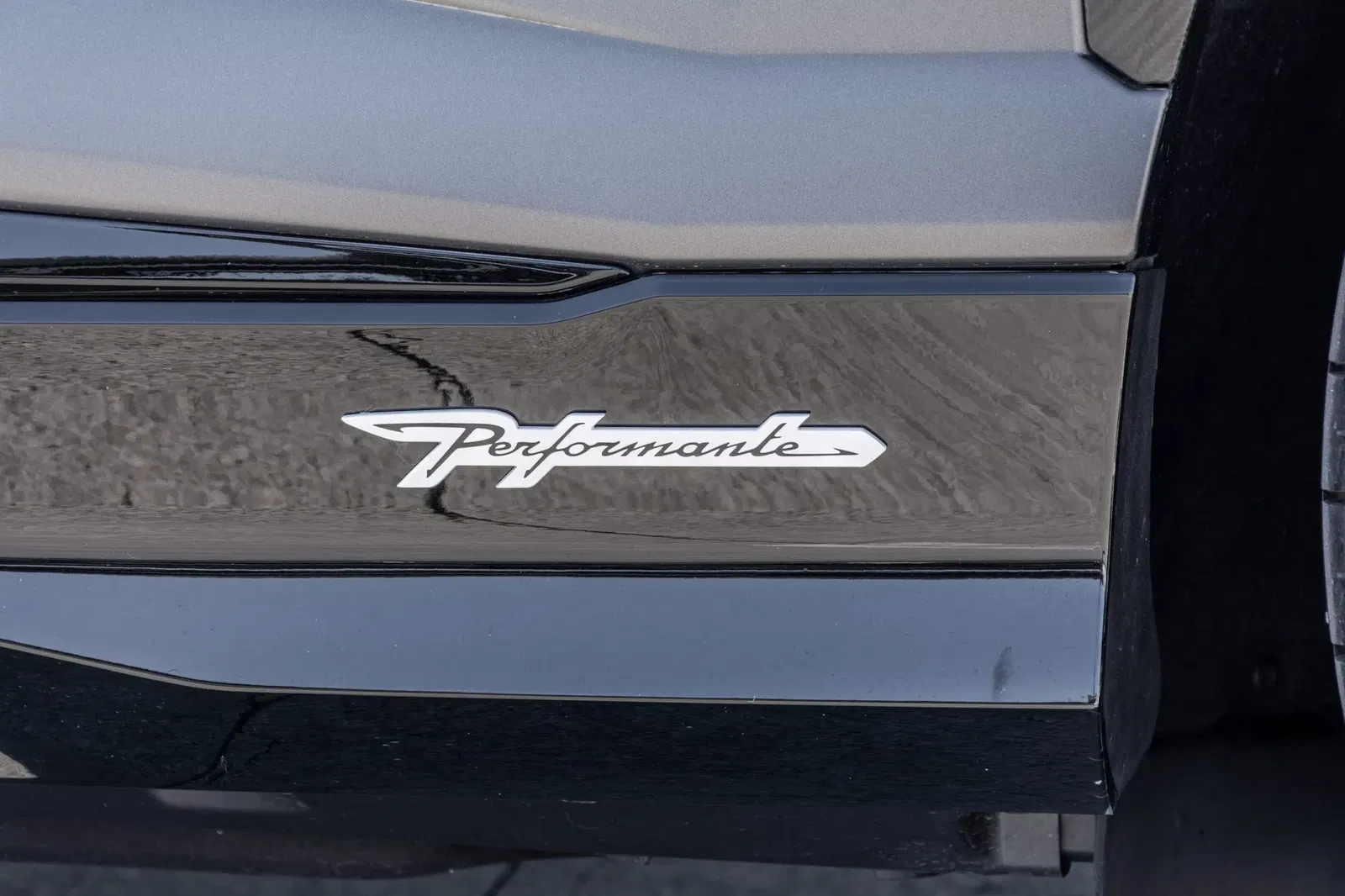 2023 Lamborghini Urus Performante