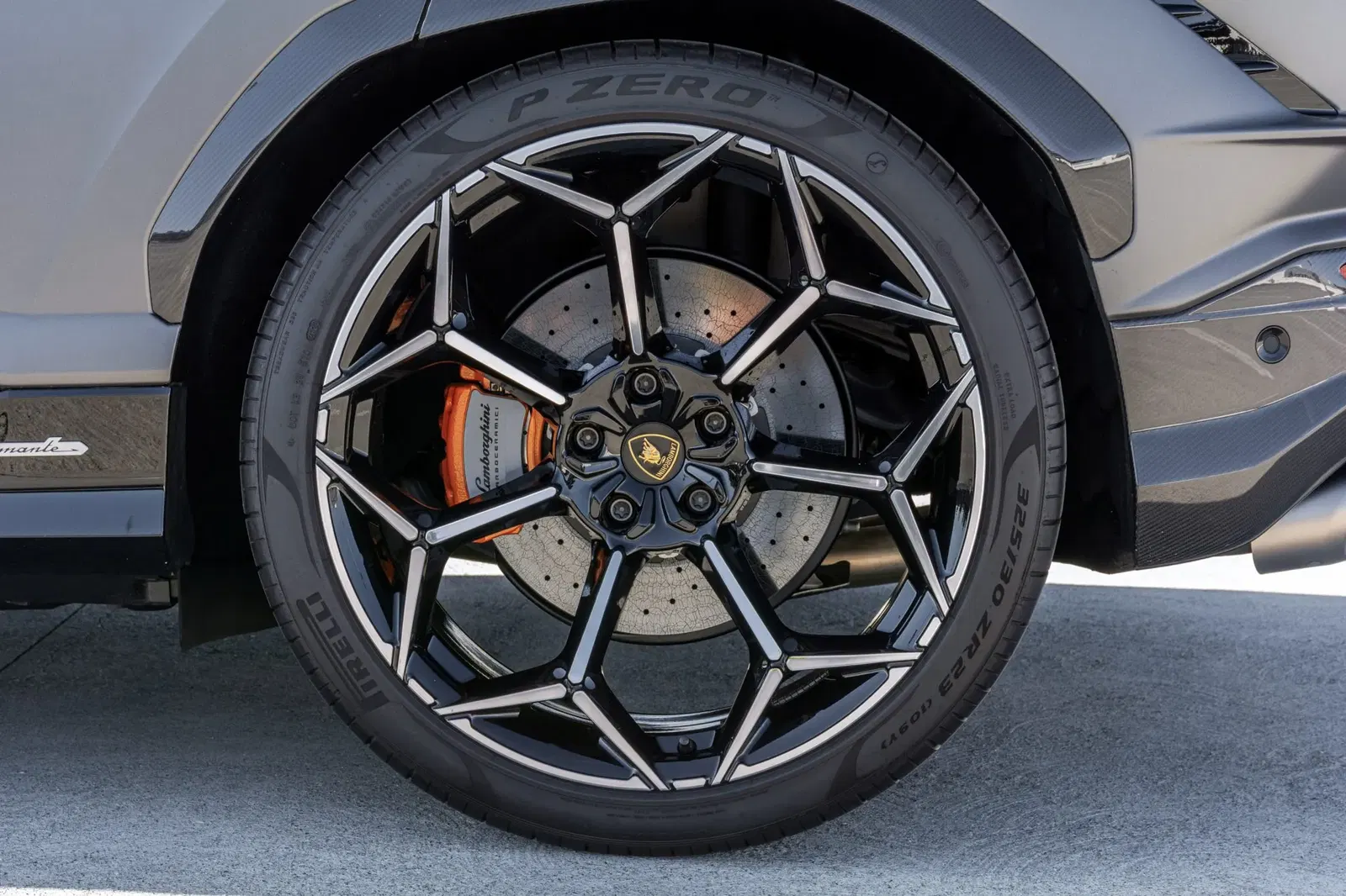 2023 Lamborghini Urus Performante