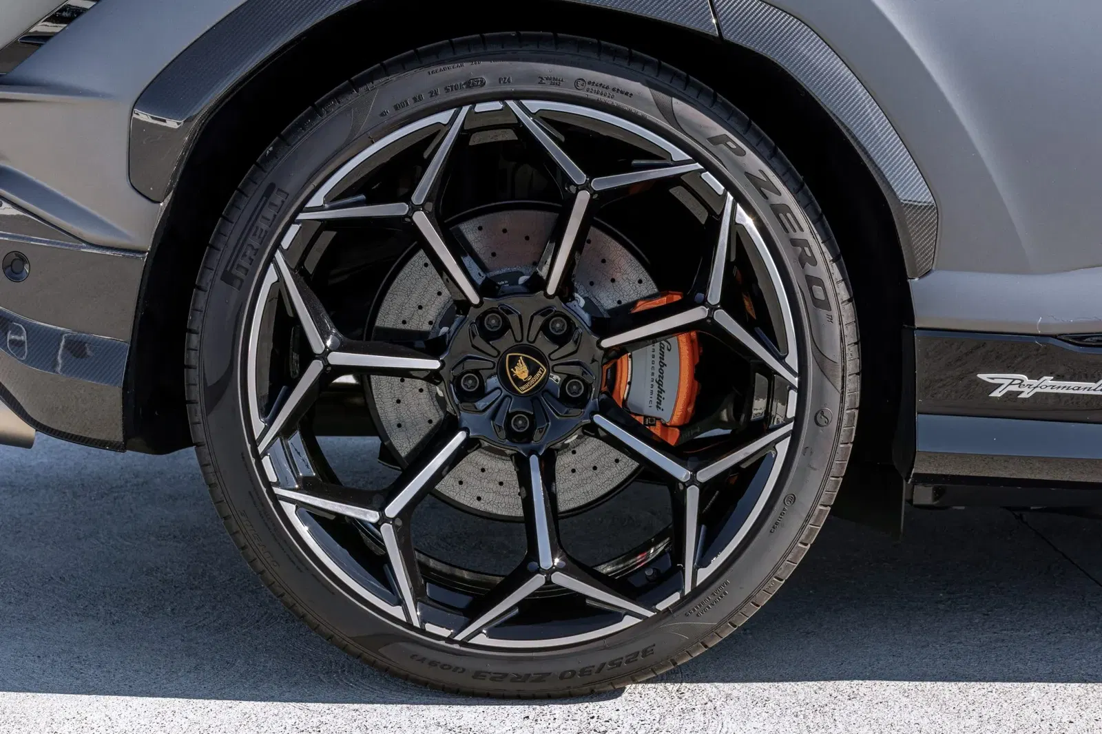2023 Lamborghini Urus Performante
