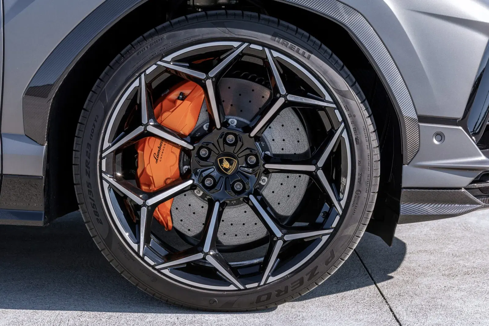 2023 Lamborghini Urus Performante