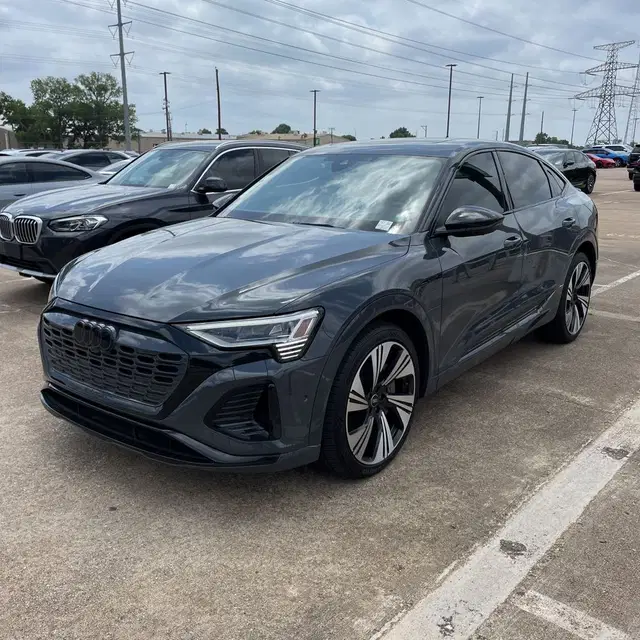 2024 Audi Q8 e-tron S-Line Pres