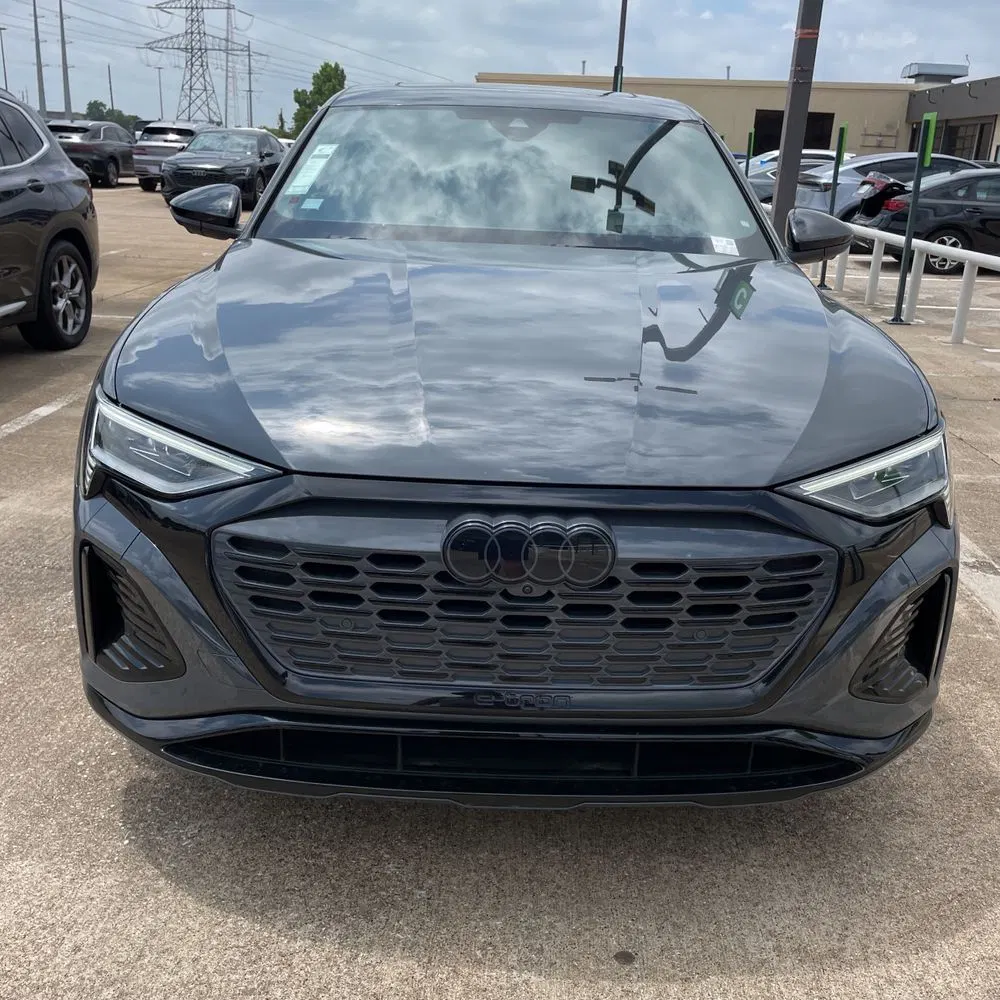 2024 Audi Q8 e-tron S-Line Pres