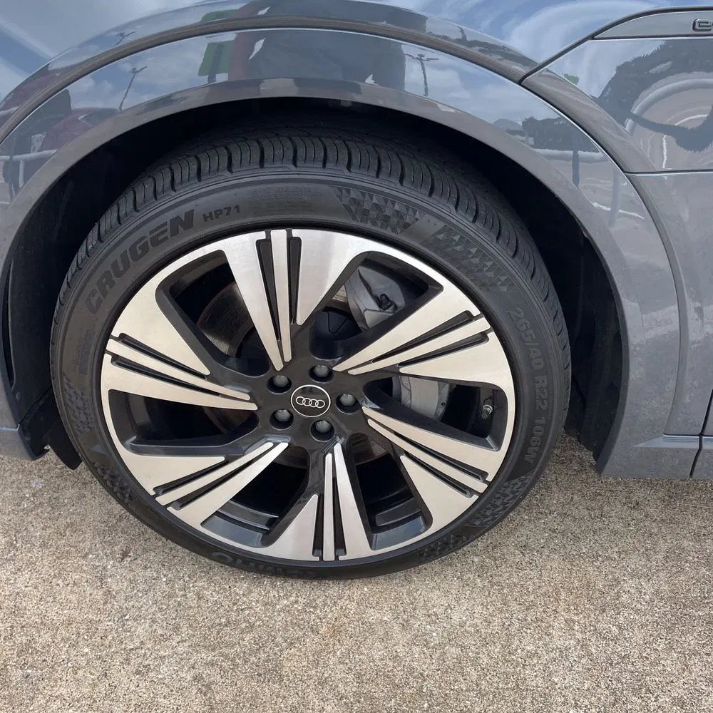 2024 Audi Q8 e-tron S-Line Pres