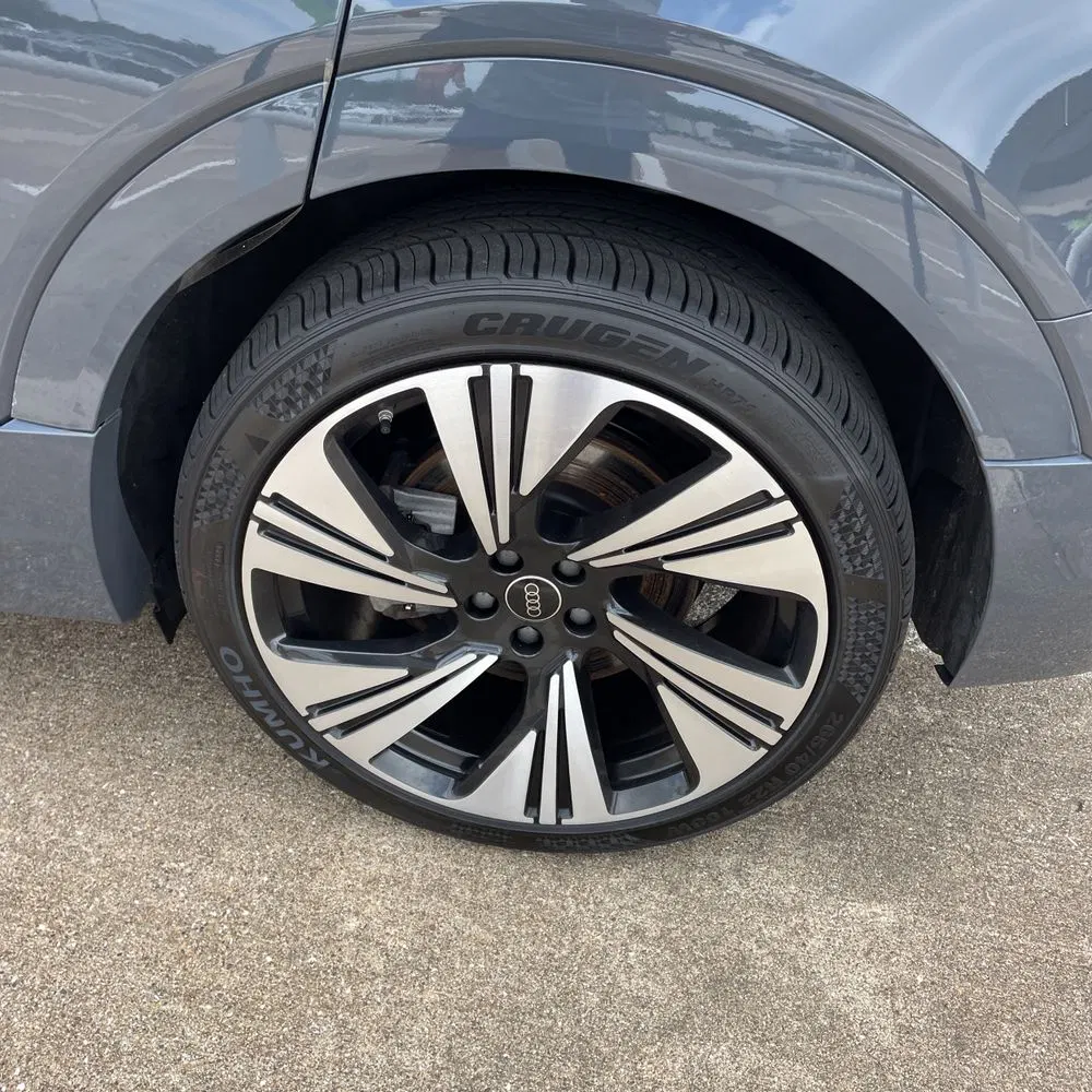 2024 Audi Q8 e-tron S-Line Pres