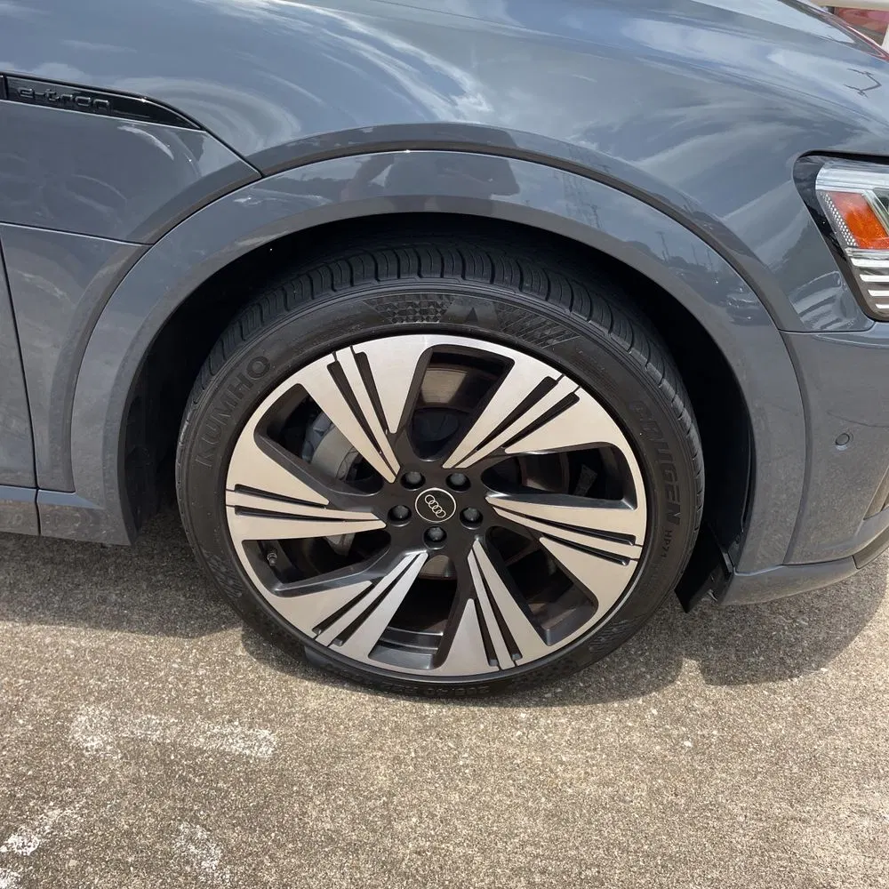 2024 Audi Q8 e-tron S-Line Pres