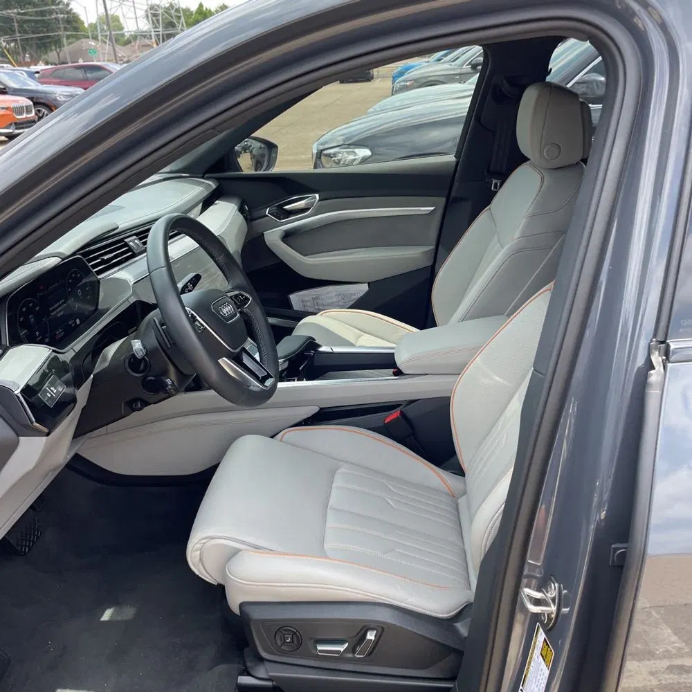 2024 Audi Q8 e-tron S-Line Pres