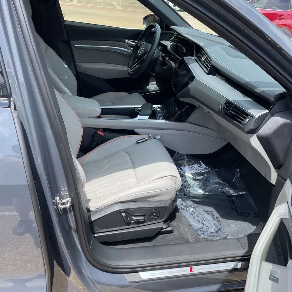 2024 Audi Q8 e-tron S-Line Pres