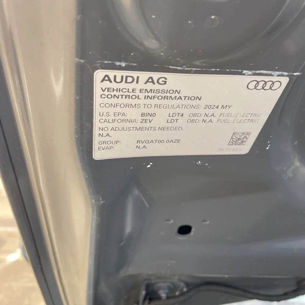 2024 Audi Q8 e-tron S-Line Pres
