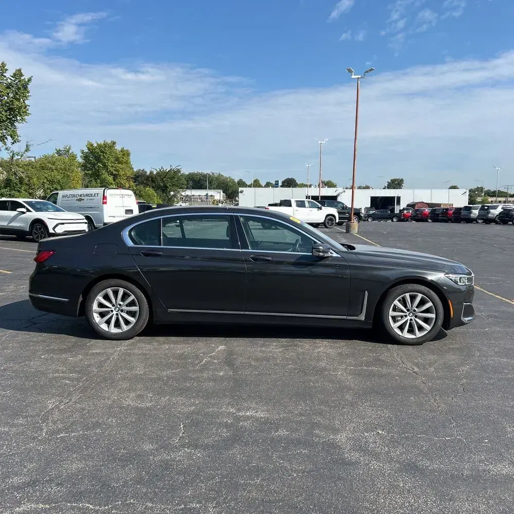 2022 BMW 7-Series 740i