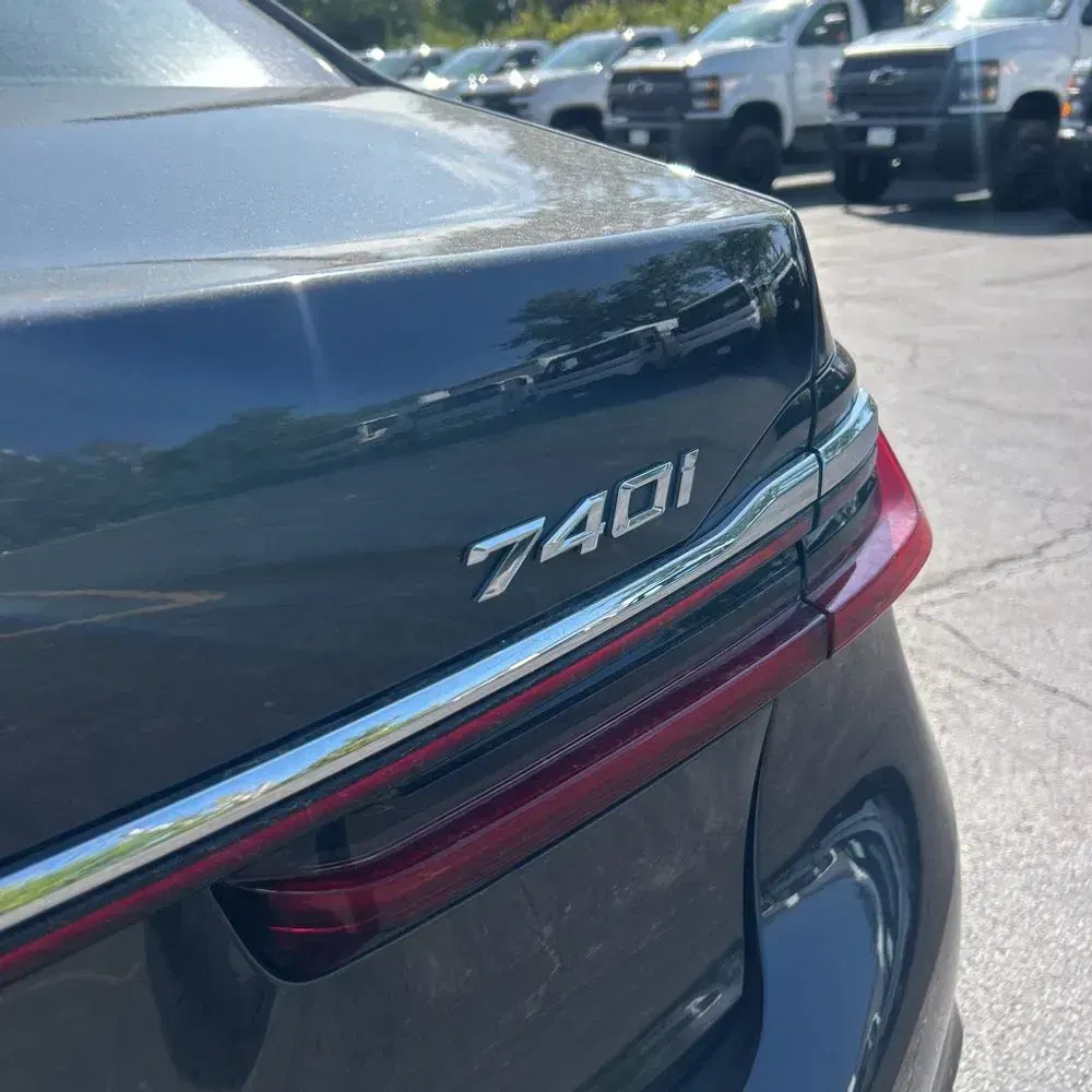 2022 BMW 7-Series 740i