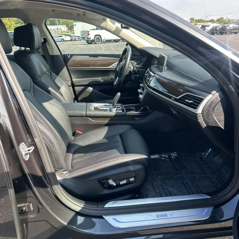 2022 BMW 7-Series 740i