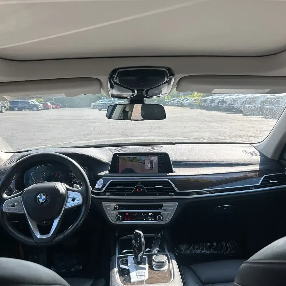 2022 BMW 7-Series 740i