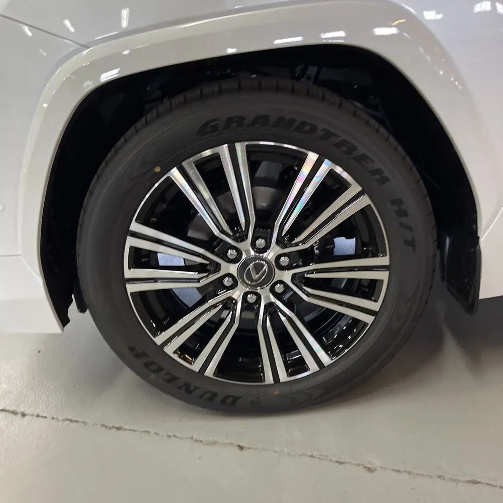 2025 Lexus LX 700h Luxury