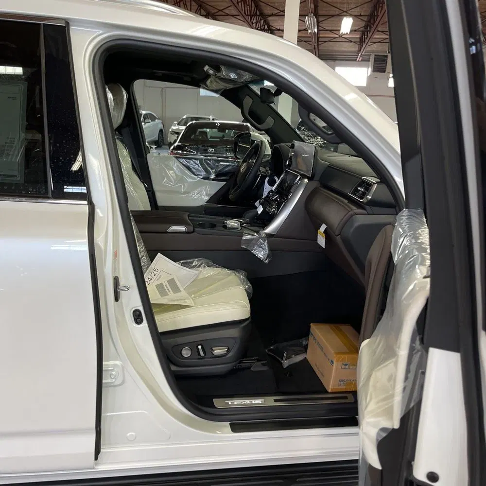 2025 Lexus LX 700h Luxury