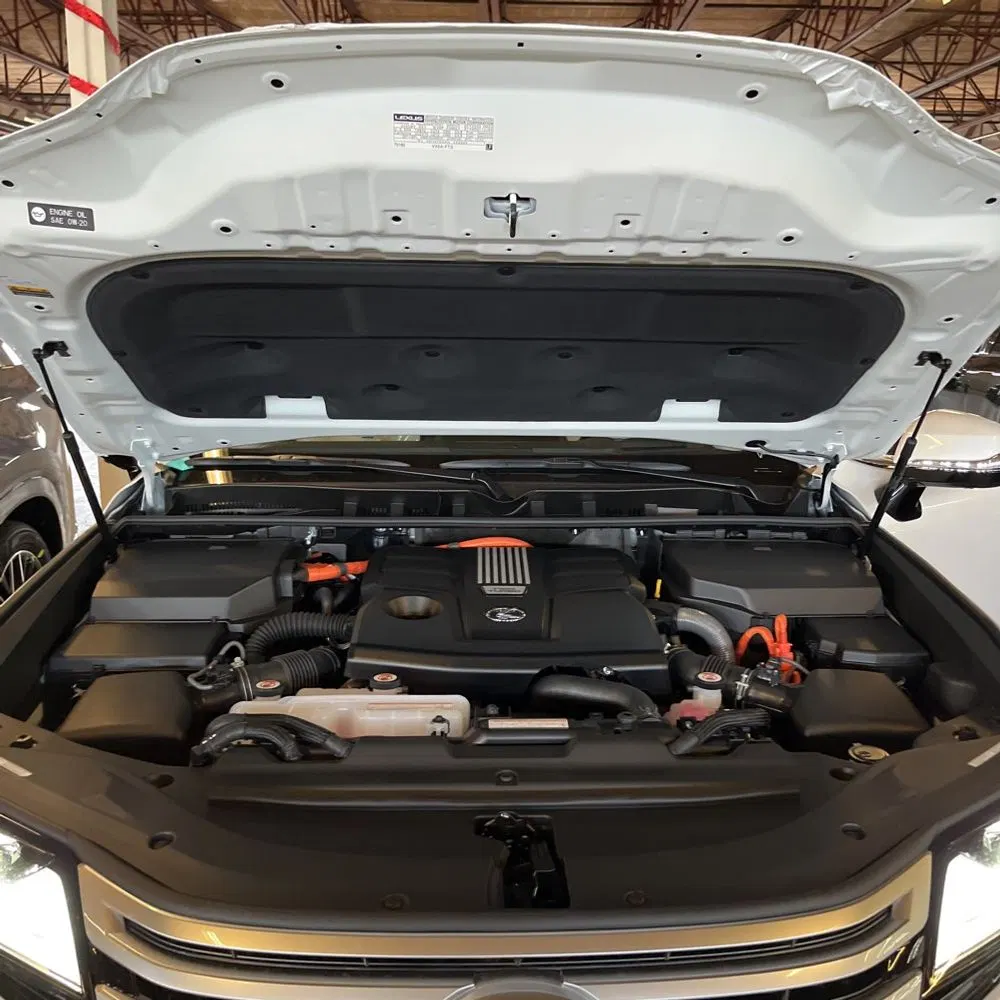 2025 Lexus LX 700h Luxury
