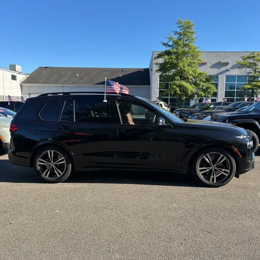 2025 BMW X7 M60i