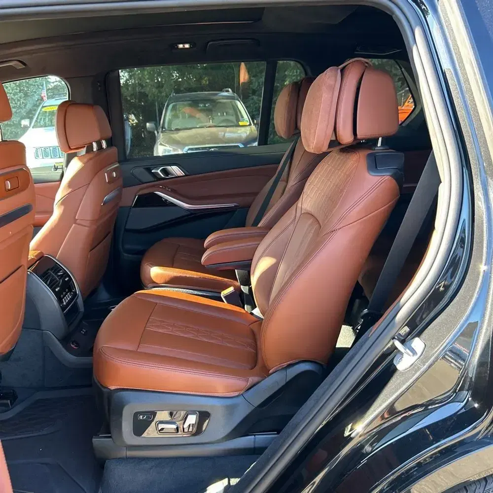 2025 BMW X7 M60i