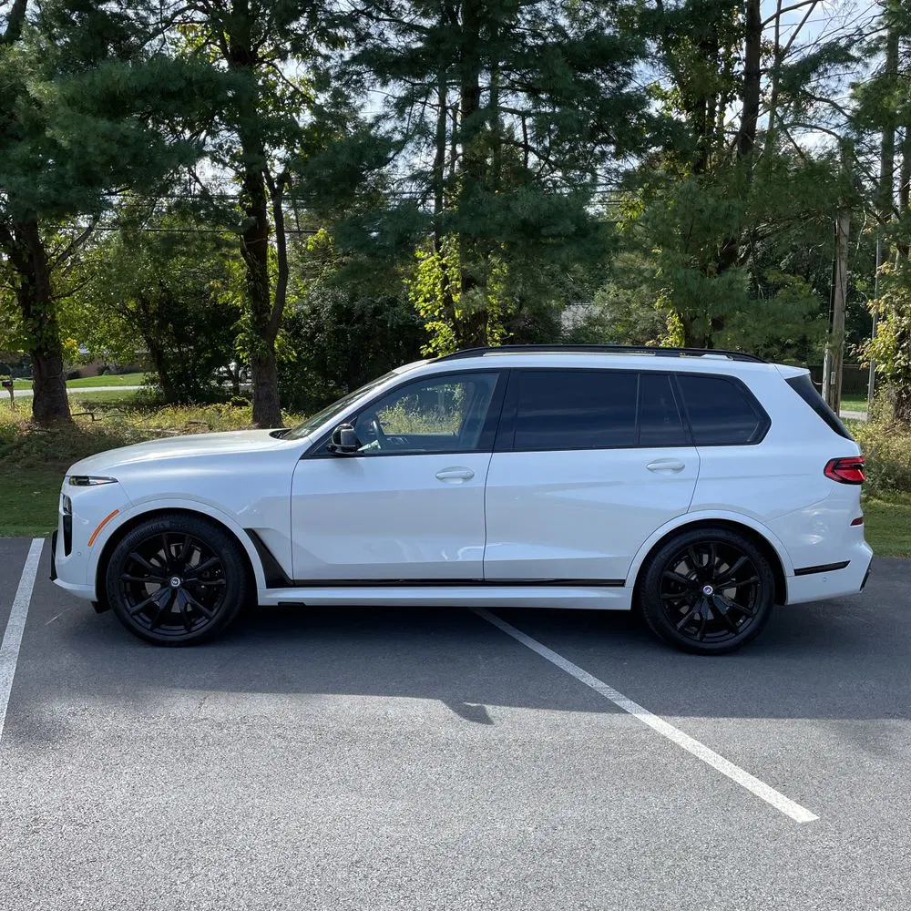 2023 BMW X7 M60i