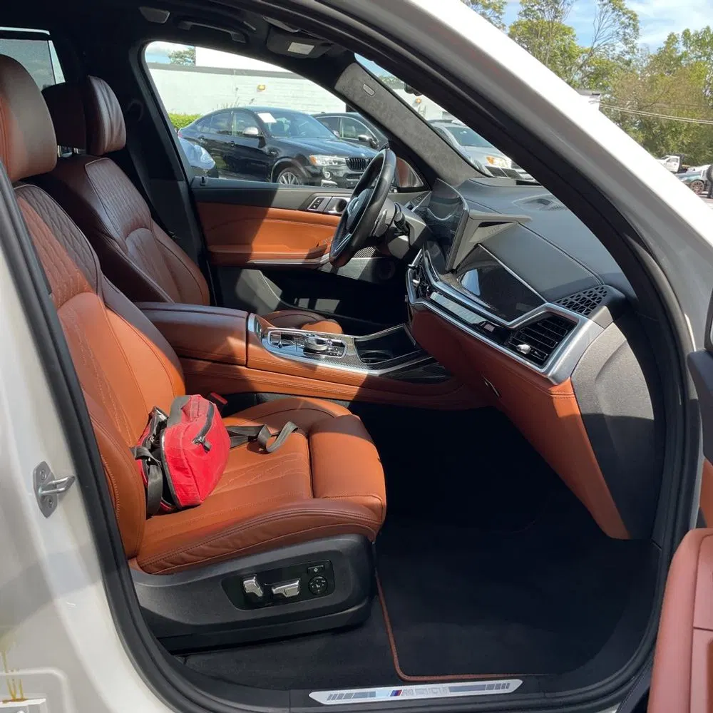 2023 BMW X7 M60i
