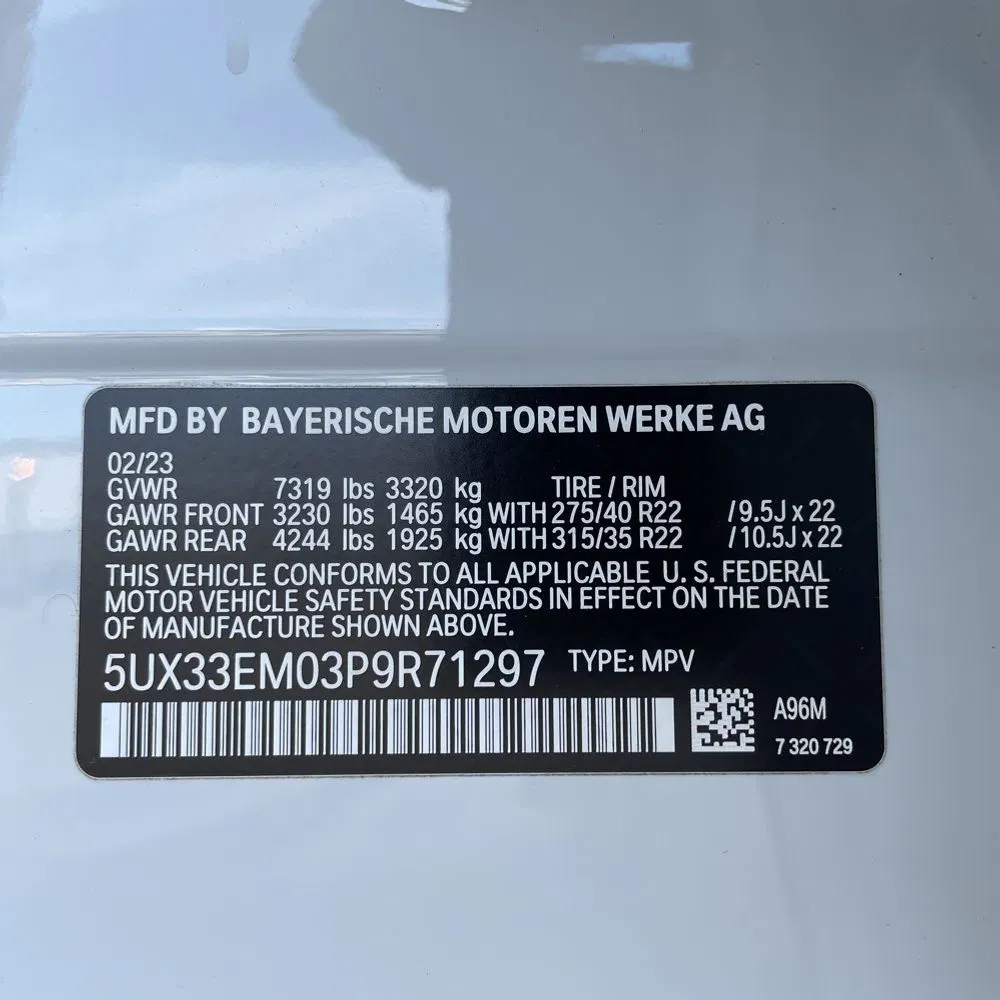 2023 BMW X7 M60i