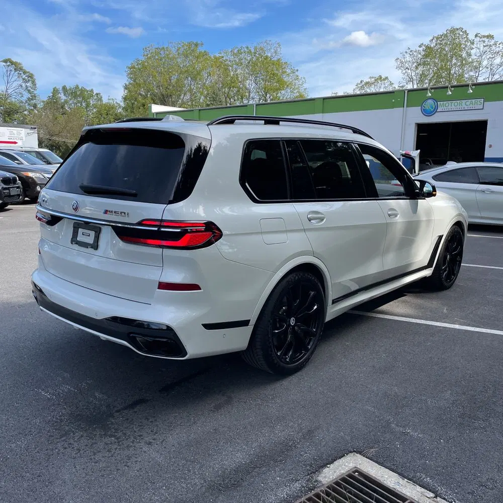 2023 BMW X7 M60i