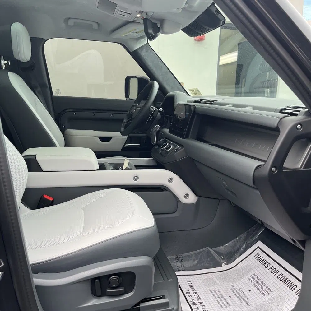 2025 Land Rover Defender 110 V8 P525