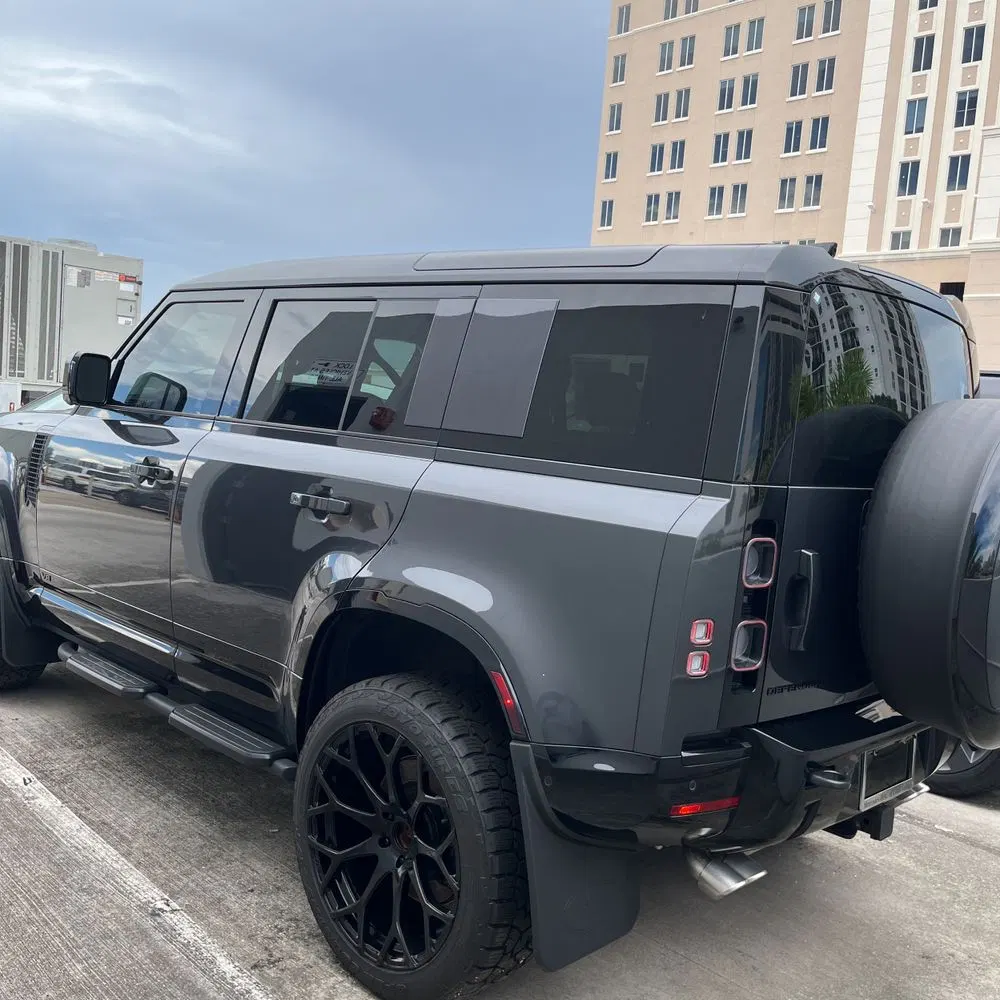 2025 Land Rover Defender 110 V8 P525