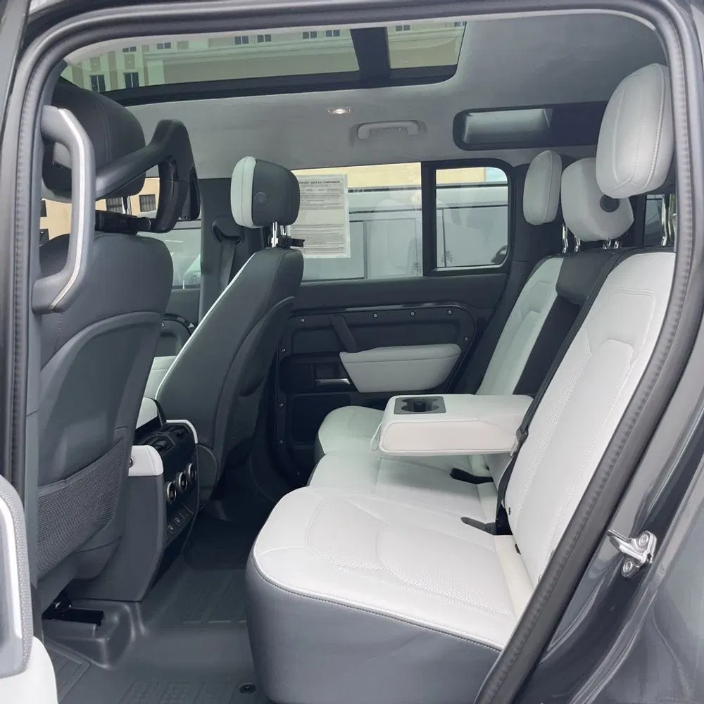 2025 Land Rover Defender 110 V8 P525