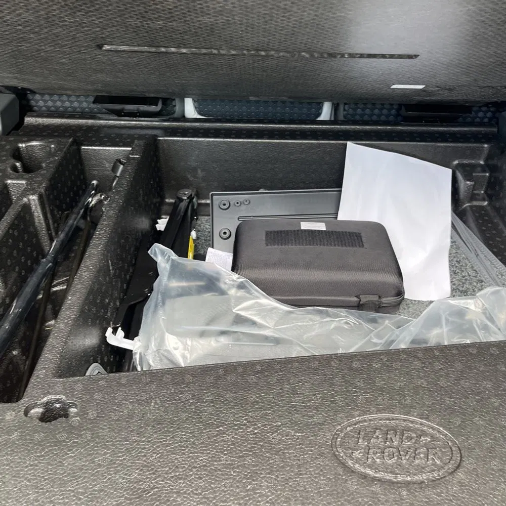 2025 Land Rover Defender 110 V8 P525