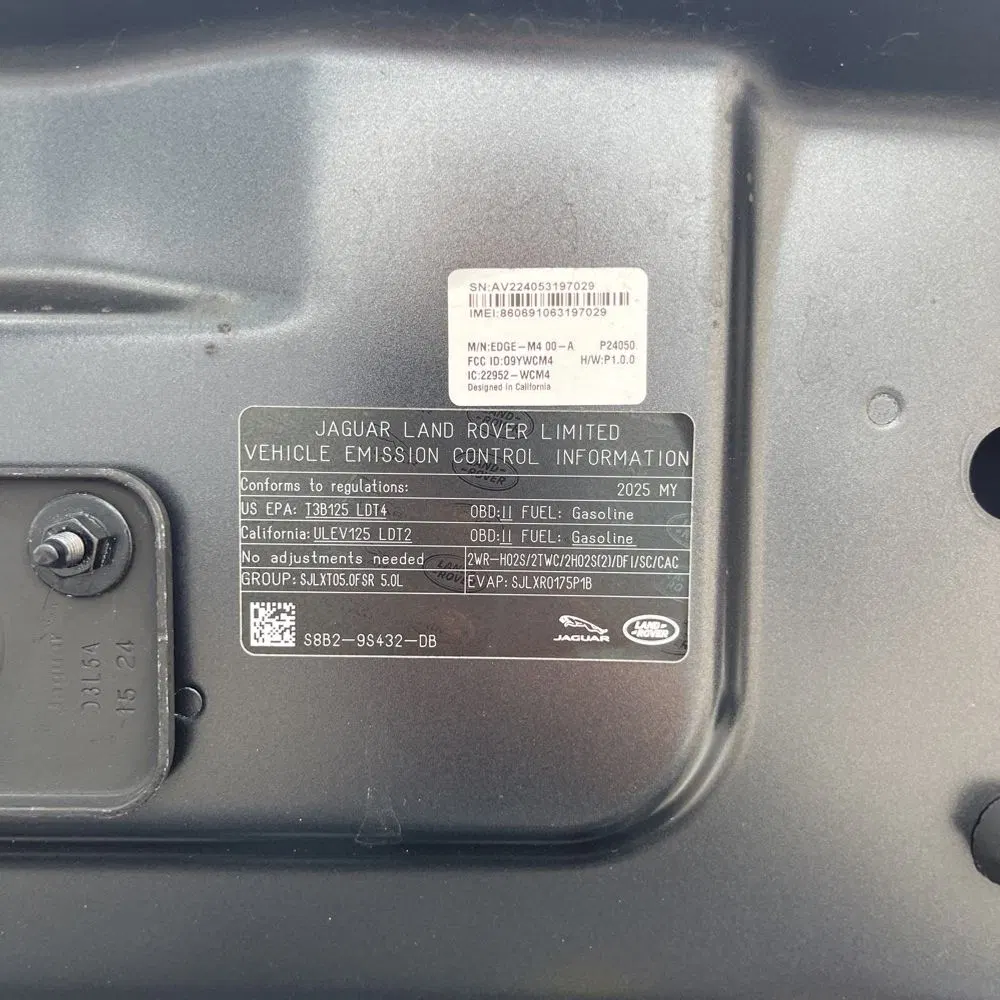 2025 Land Rover Defender 110 V8 P525