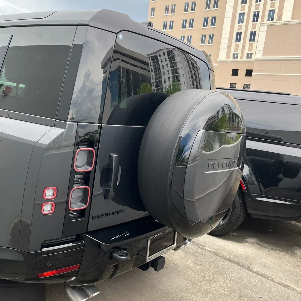2025 Land Rover Defender 110 V8 P525