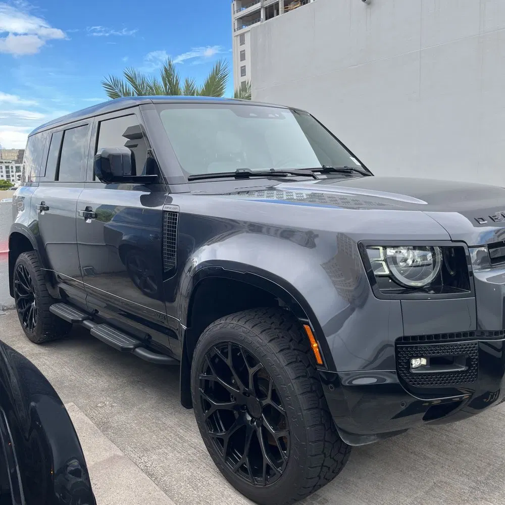 2025 Land Rover Defender 110 V8 P525