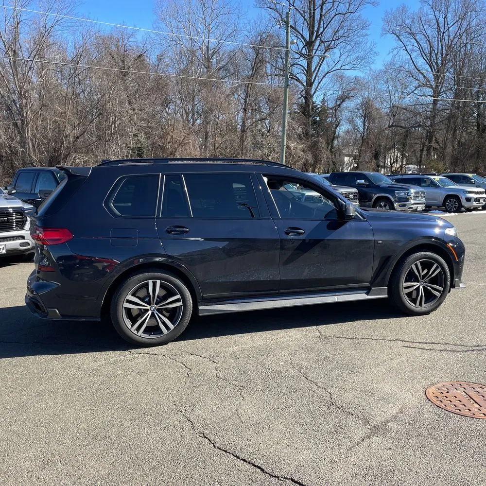 2022 BMW X7 M50i