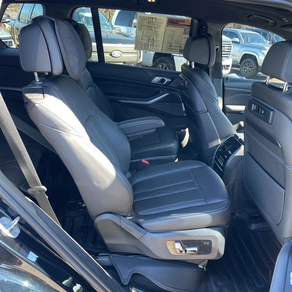 2022 BMW X7 M50i