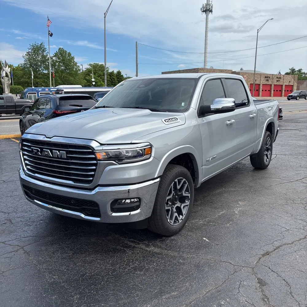 2026 Ram 1500 Laramie Crew Cab 4x4 5'7" Box