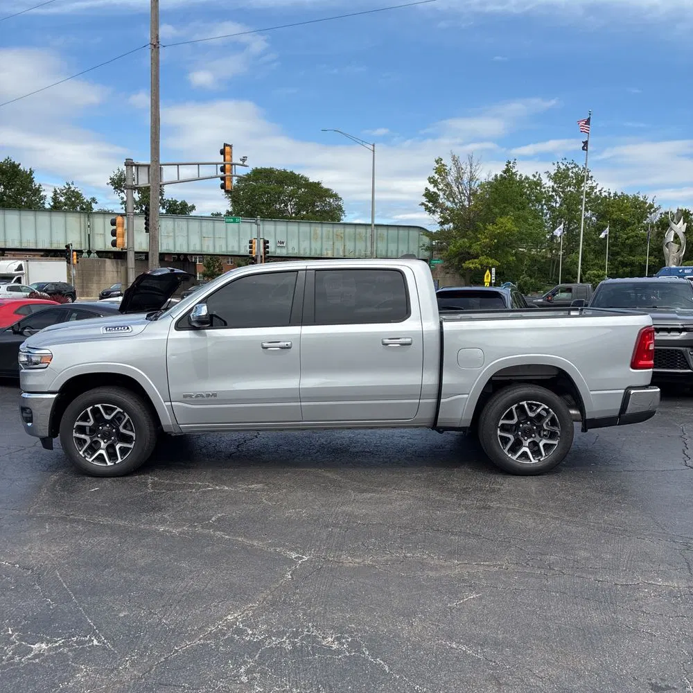 2026 Ram 1500 Laramie Crew Cab 4x4 5'7" Box