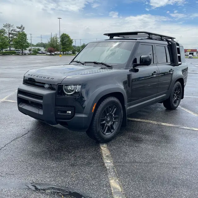 2023 Land Rover Defender 130 SE