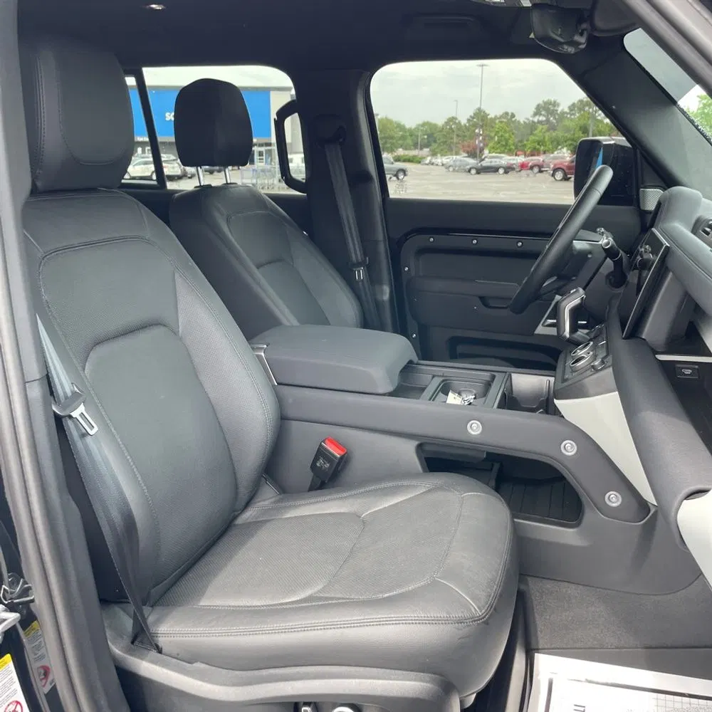 2023 Land Rover Defender 130 SE