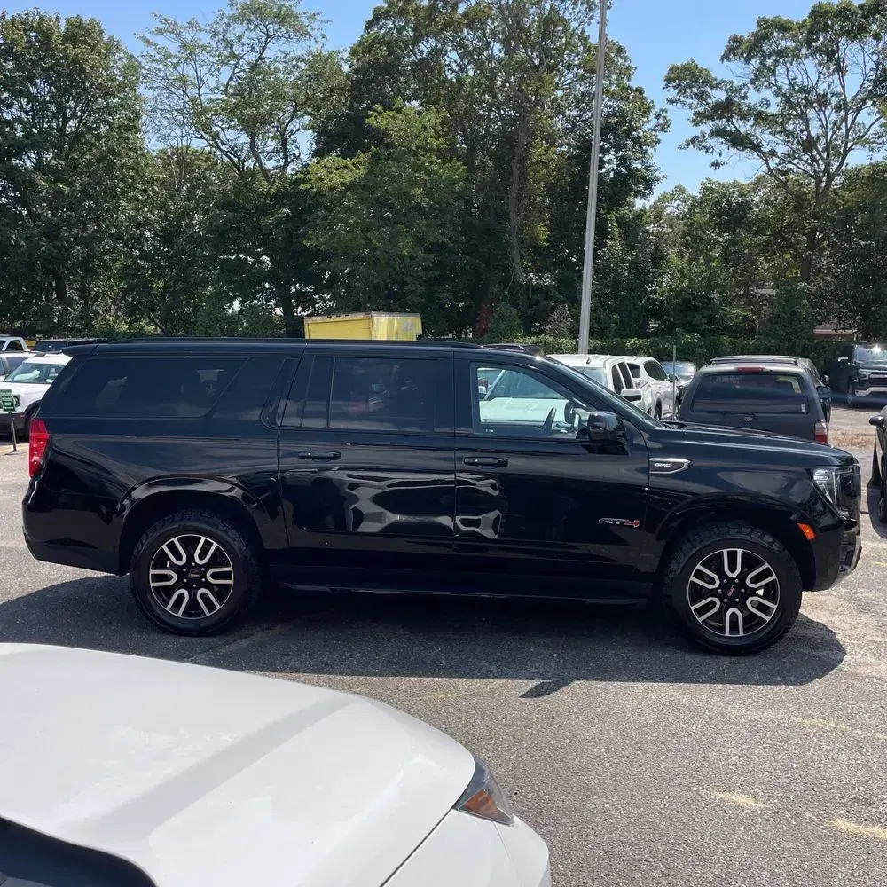 2022 GMC Yukon XL AT4