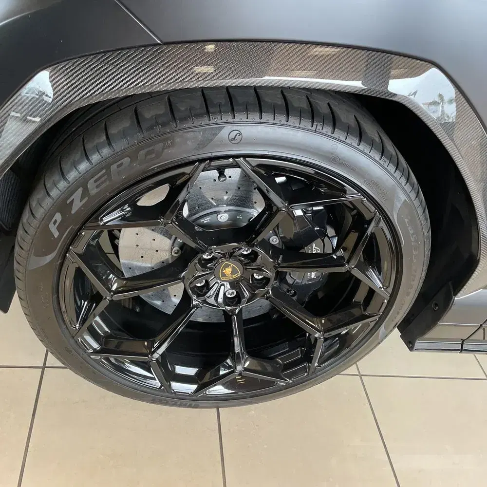 2024 Lamborghini Urus Performante