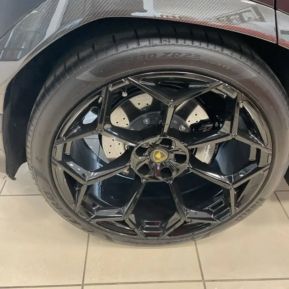 2024 Lamborghini Urus Performante