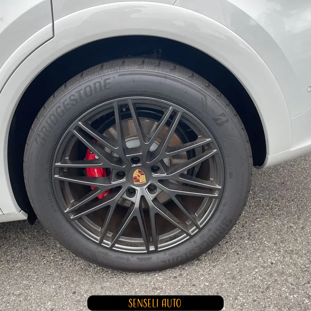 2025 Porsche Cayenne GTS