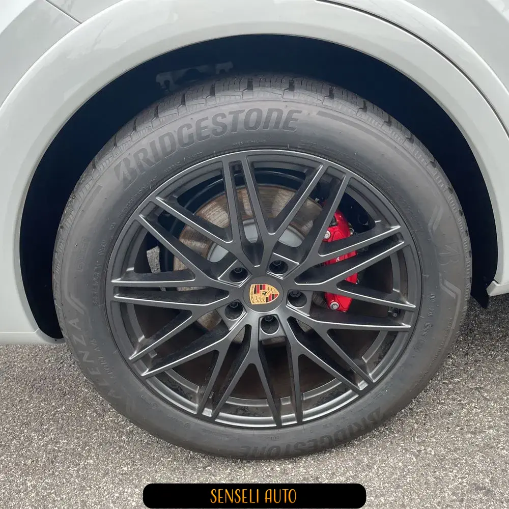 2025 Porsche Cayenne GTS