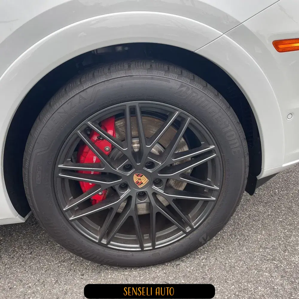 2025 Porsche Cayenne GTS