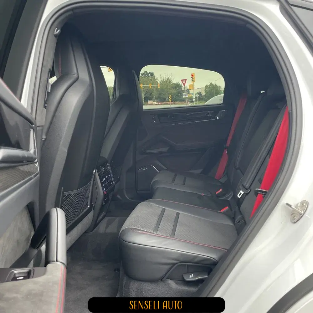 2025 Porsche Cayenne GTS