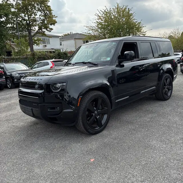 2023 Land Rover Defender 130 X-Dynamic SE