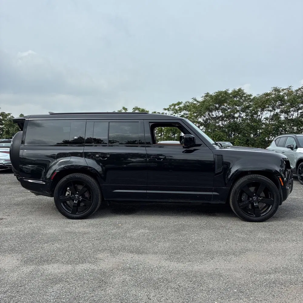 2023 Land Rover Defender 130 X-Dynamic SE