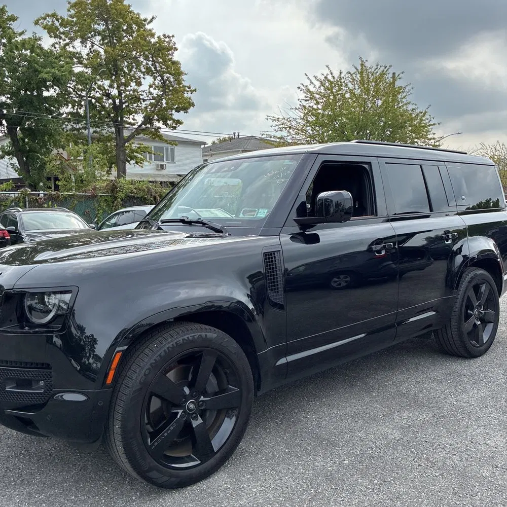 2023 Land Rover Defender 130 X-Dynamic SE