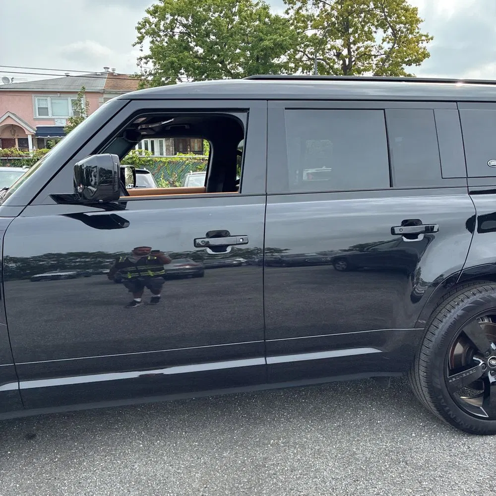 2023 Land Rover Defender 130 X-Dynamic SE